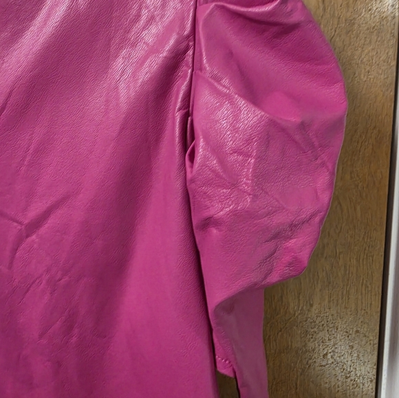 TCEC Hot Pink Short Puff Sleeve 100% Polyurethane Top Size-Large. - Picture 14 of 15